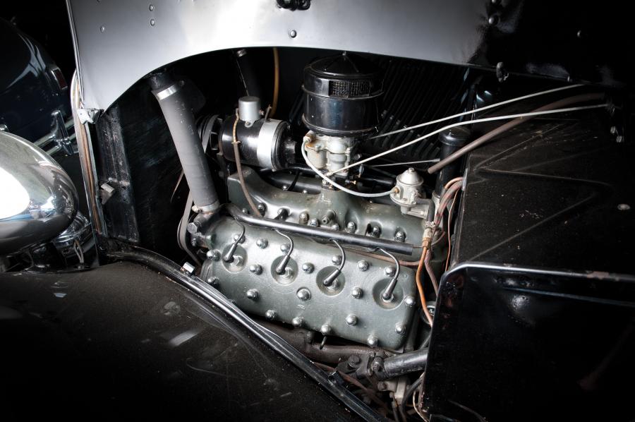  Ford DeLuxe Fordor Sedan 1933 года  (фото 8 из 17)